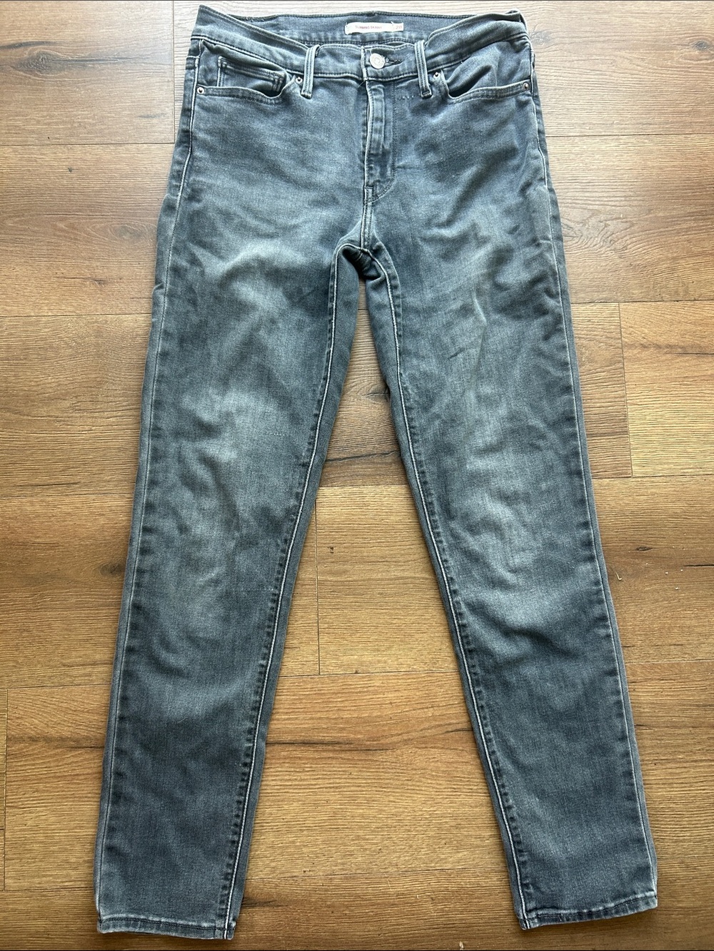 Levi's Women's Skinny Jeans in Washed Gray ! Size 28